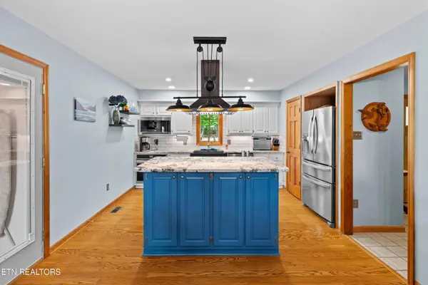 1850 Honeysuckle LN, Talbott, TN 37877