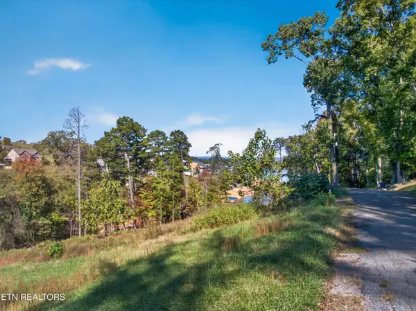 1945 Lakewood DR, Morristown, TN 37814