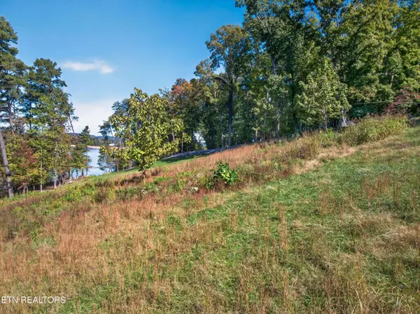 1945 Lakewood DR, Morristown, TN 37814