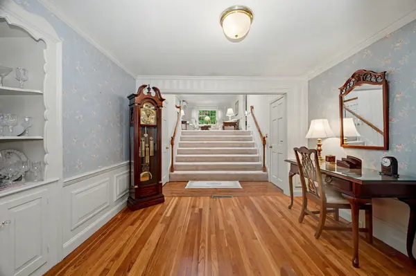 9 Fern St, Natick, MA 01760-4212