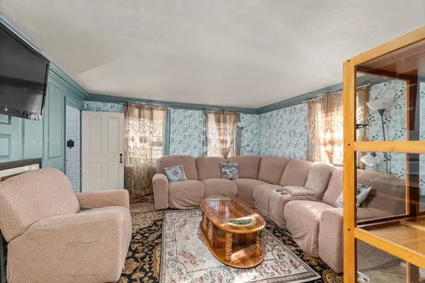 52 Salem, Reading, MA 01867