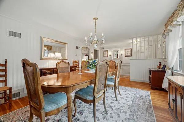 9 Fern St, Natick, MA 01760-4212
