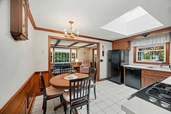 9 Fern St, Natick, MA 01760-4212