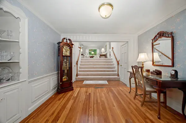 9 Fern St, Natick, MA 01760-4212