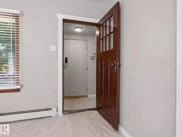 11933 93 ST NW NW, Edmonton, AB T5G 1E6