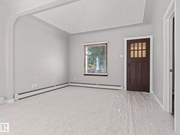 11933 93 ST NW NW, Edmonton, AB T5G 1E6