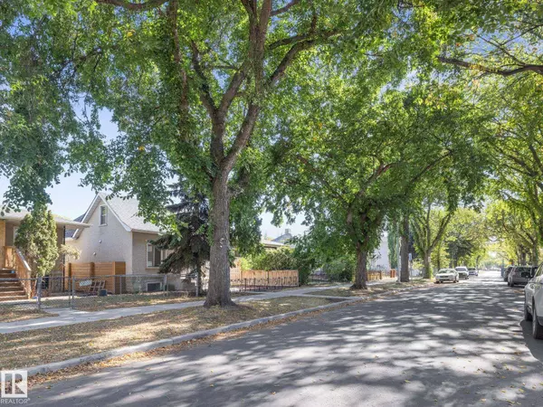 11933 93 ST NW NW, Edmonton, AB T5G 1E6