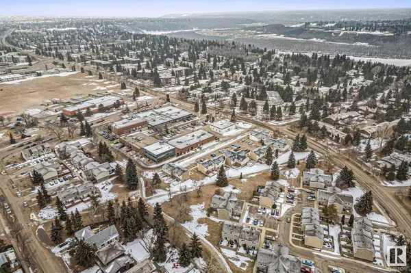 5811 RIVERBEND RD NW, Edmonton, AB T6H 5A8