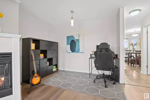 #10 3645 145 AV NW, Edmonton, AB T5Y 2S3