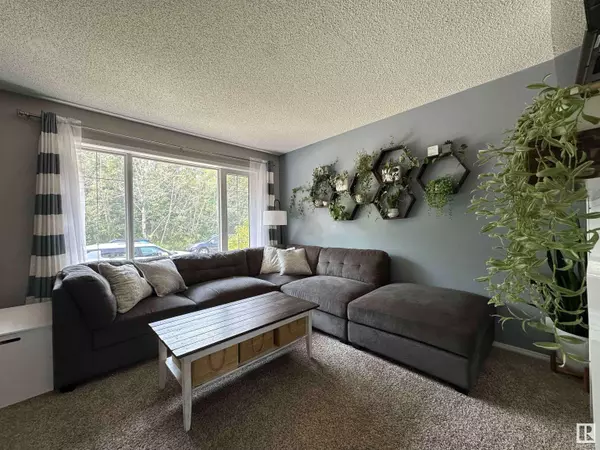 1125 HYNDMAN RD NW, Edmonton, AB T5A 5J1