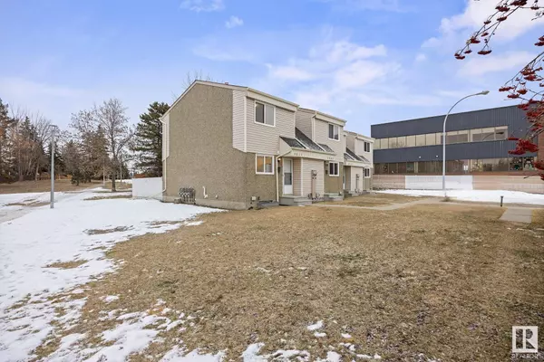 5811 RIVERBEND RD NW, Edmonton, AB T6H 5A8