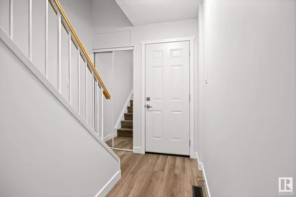 5811 RIVERBEND RD NW, Edmonton, AB T6H 5A8