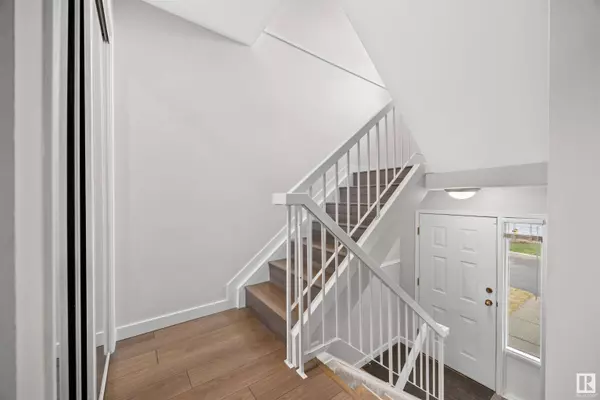 #10 3645 145 AV NW, Edmonton, AB T5Y 2S3