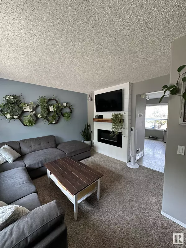 1125 HYNDMAN RD NW, Edmonton, AB T5A 5J1