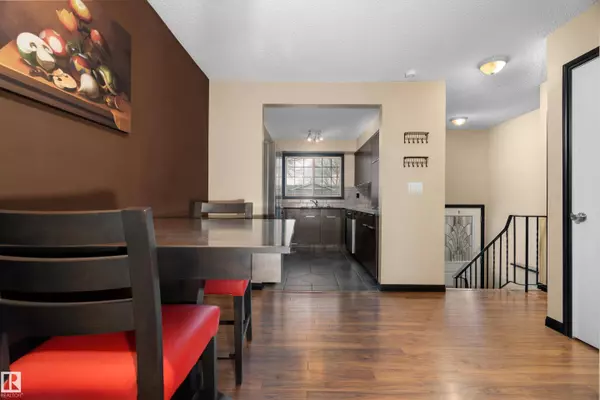 3511 43 AV NW, Edmonton, AB T6L 4J5