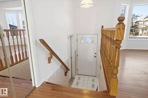 17816 94 ST NW, Edmonton, AB T5Z 2G9