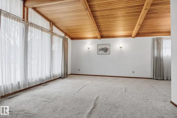 9131 74 ST NW, Edmonton, AB T6B 2B3