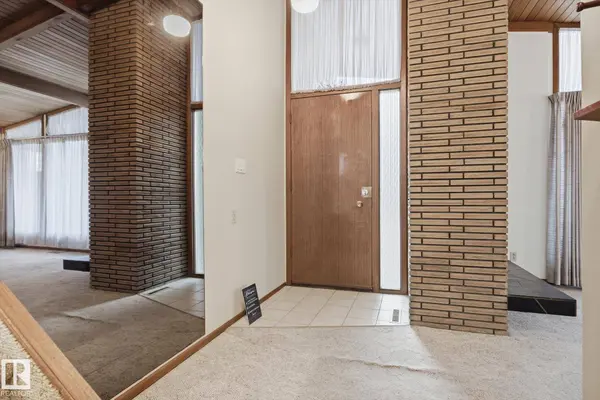 9131 74 ST NW, Edmonton, AB T6B 2B3