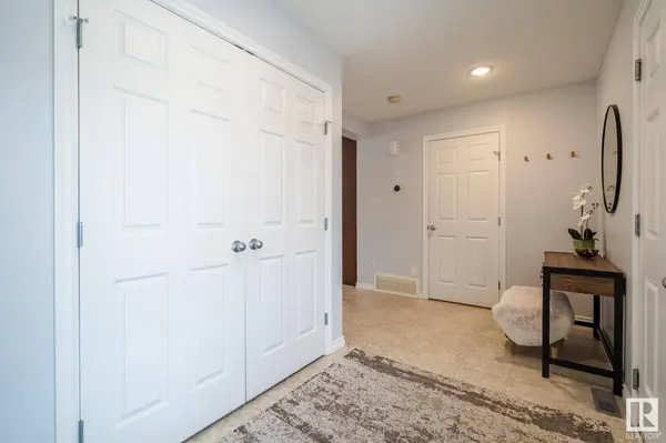 1525 GRAYDON HILL PT SW, Edmonton, AB T6W 3C7