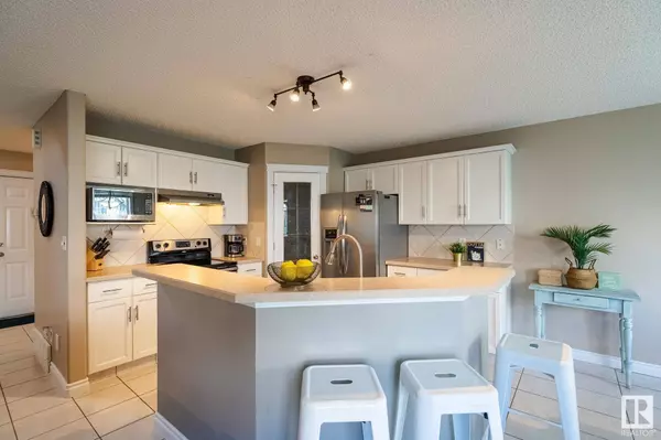 #2 211 BLACKBURN E SW, Edmonton, AB T6W 1C8