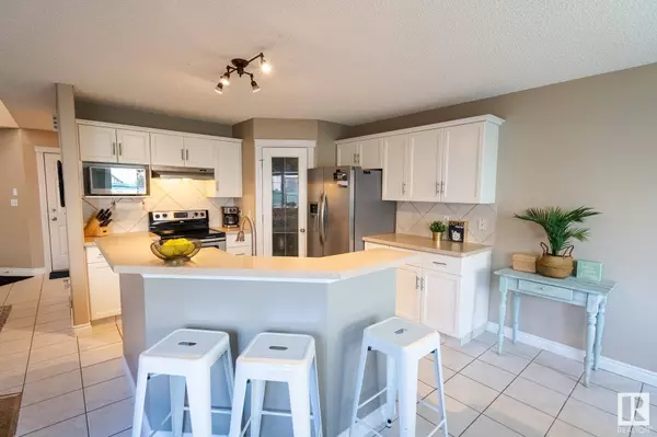 #2 211 BLACKBURN E SW, Edmonton, AB T6W 1C8