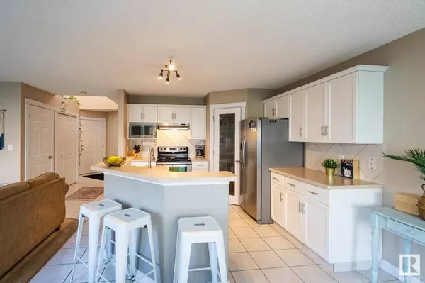 #2 211 BLACKBURN E SW, Edmonton, AB T6W 1C8