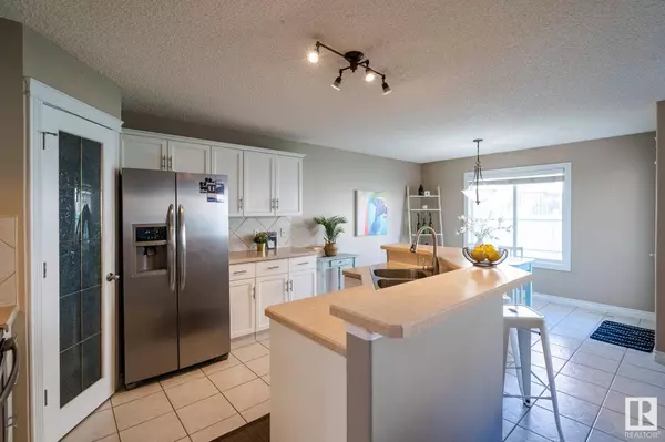 #2 211 BLACKBURN E SW, Edmonton, AB T6W 1C8