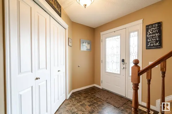 33 BELFRY FAIRWAY CR, Stony Plain, AB T7Z 2X2
