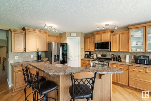 33 BELFRY FAIRWAY CR, Stony Plain, AB T7Z 2X2