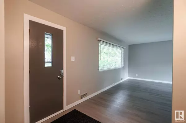 10460 50 ST NW, Edmonton, AB T6A 2C6