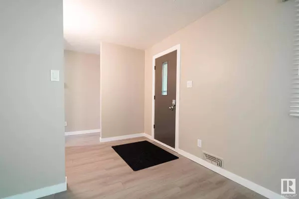 10460 50 ST NW, Edmonton, AB T6A 2C6