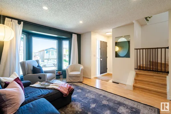 10811 20A AV NW, Edmonton, AB T6J 5T9