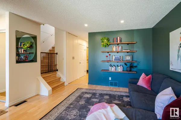 10811 20A AV NW, Edmonton, AB T6J 5T9