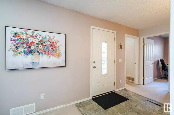 9324 74 ST NW, Edmonton, AB T6B 2B4