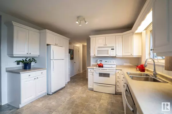 9324 74 ST NW, Edmonton, AB T6B 2B4