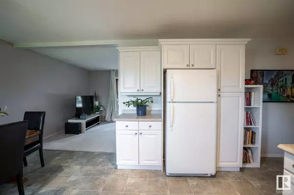 9324 74 ST NW, Edmonton, AB T6B 2B4