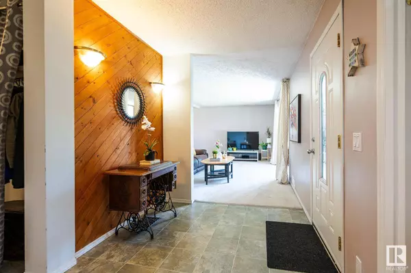 9324 74 ST NW, Edmonton, AB T6B 2B4