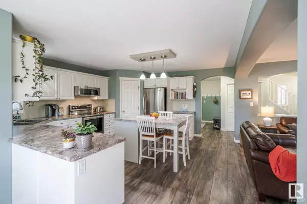 5127 MEADOW DR, New Sarepta, AB T0B 3M0