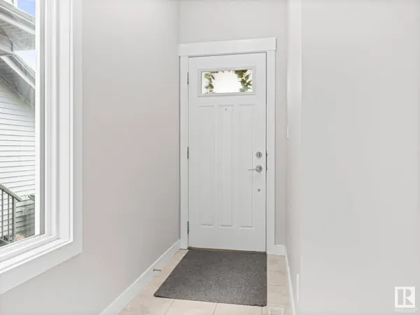 623 41 ST SW, Edmonton, AB T6X 2J2