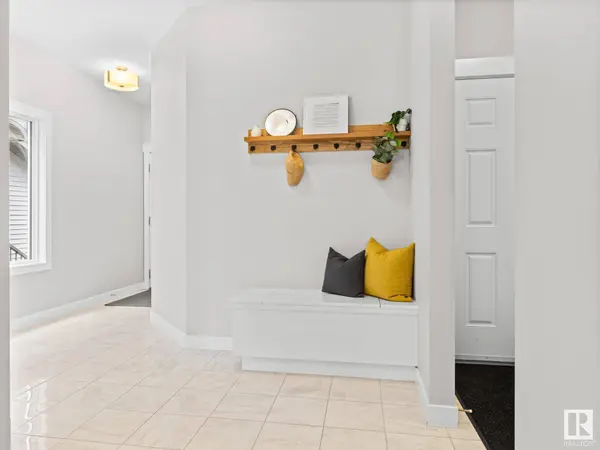 623 41 ST SW, Edmonton, AB T6X 2J2