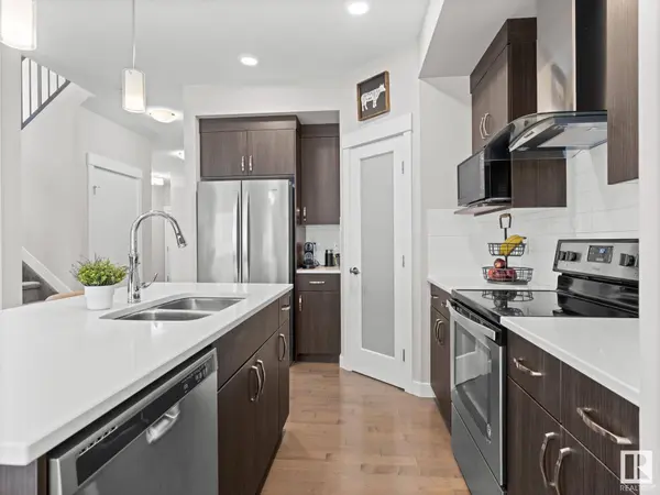 623 41 ST SW, Edmonton, AB T6X 2J2