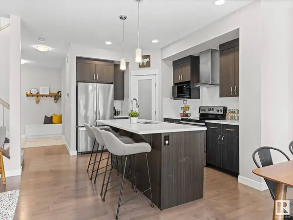 623 41 ST SW, Edmonton, AB T6X 2J2