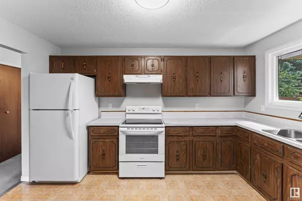 1251 65 ST NW, Edmonton, AB T6L 2E8