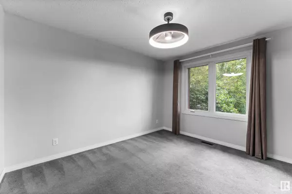 1251 65 ST NW, Edmonton, AB T6L 2E8