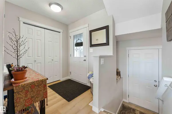 271 SUMMERTON CR, Sherwood Park, AB T8H 2V5