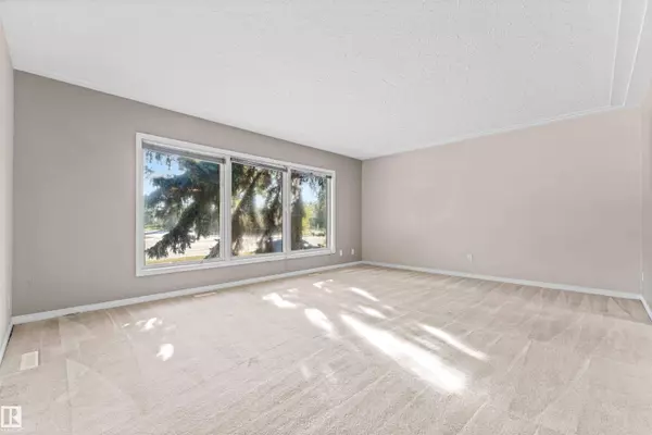 9232 75 ST NW, Edmonton, AB T6C 2H4