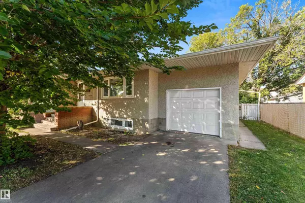 9232 75 ST NW, Edmonton, AB T6C 2H4