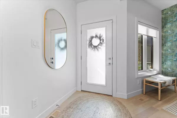 6828 KNOX LO SW, Edmonton, AB T6W 4R3