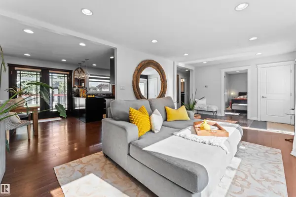 5404 105A AV NW, Edmonton, AB T6A 1C4