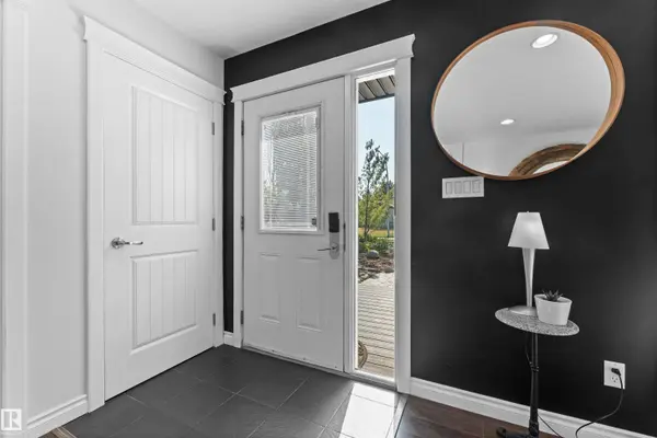 5404 105A AV NW, Edmonton, AB T6A 1C4